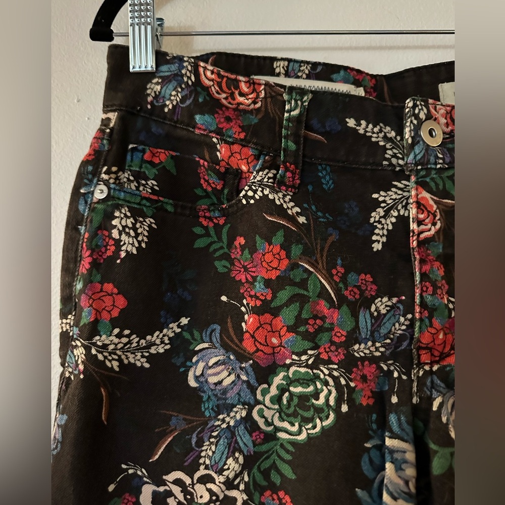 LIKE NEW- Anthropologie Pilcro Mid Rise Skinny Black Floral Jeans - Picture 7 of 16